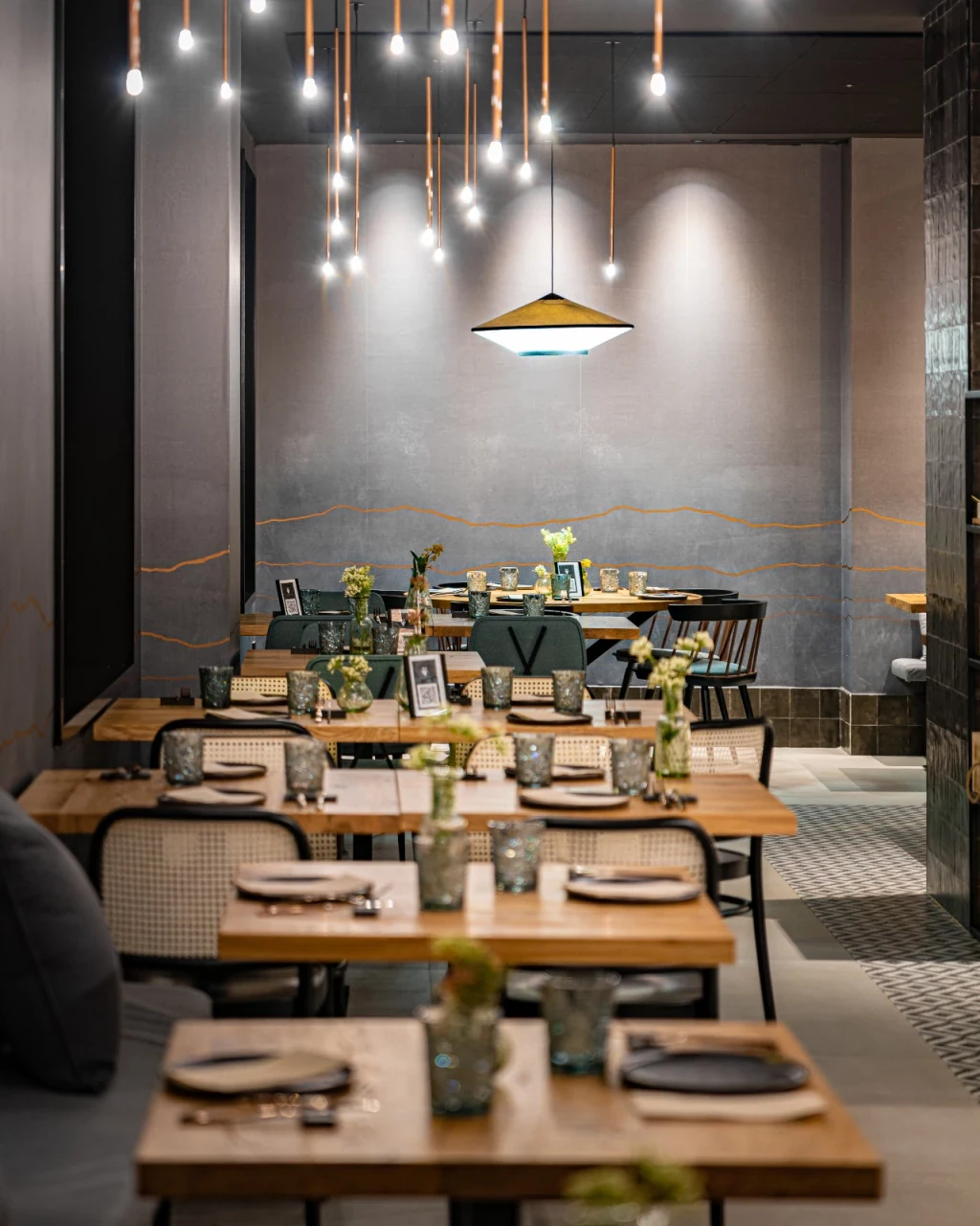 Mesas de madera y sillas Icono Metal de Casual Solutions en Ardacho