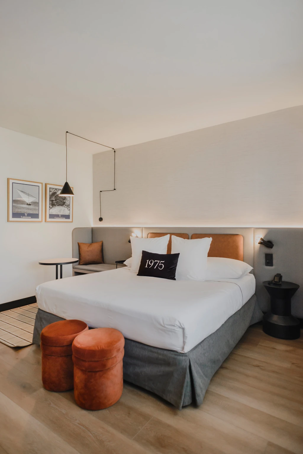 Dormitorio del Hotel Dimar con piezas auxiliares tapizadas de Casual Solutions